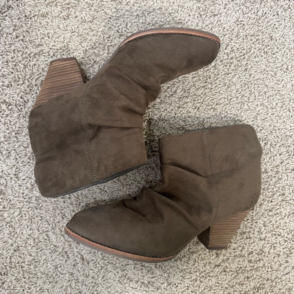 Diba Festival Brown Suede Slouch Bootie Chunky Heel Almond Toe Women's 8.5 - Picture 5 of 9